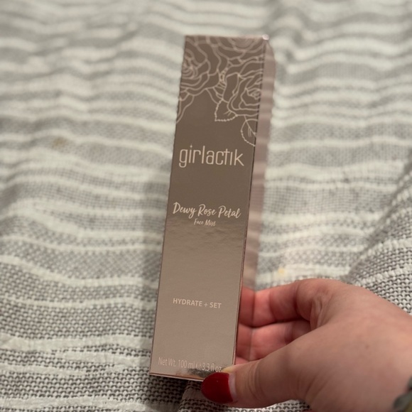 NWOT 🎉 GIRLACTIK Rose Petal Dewy Face Mist - Picture 3 of 3